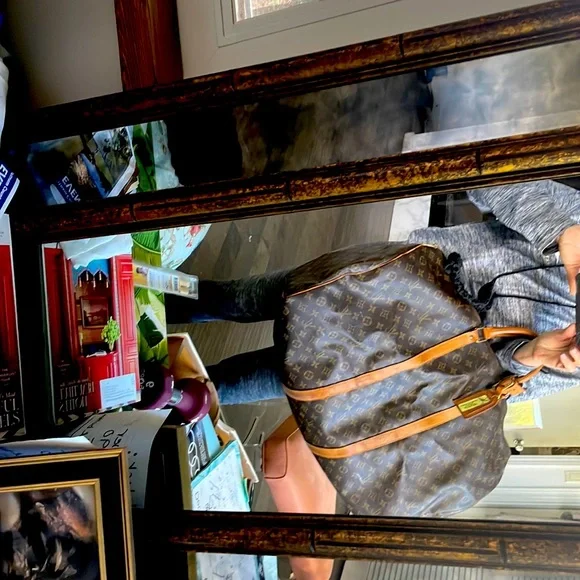 LV large Duffle 1,500 - Picture 1 of 1